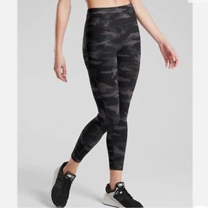 Athleta Ultimate 7/8 tight